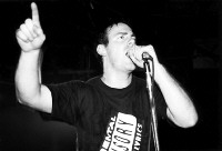 Lead singer Greg Graffin singing sumfinorudder.